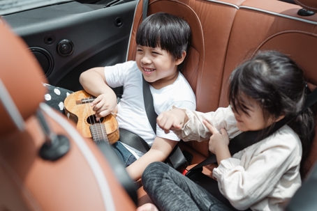 children playing in backseat of car